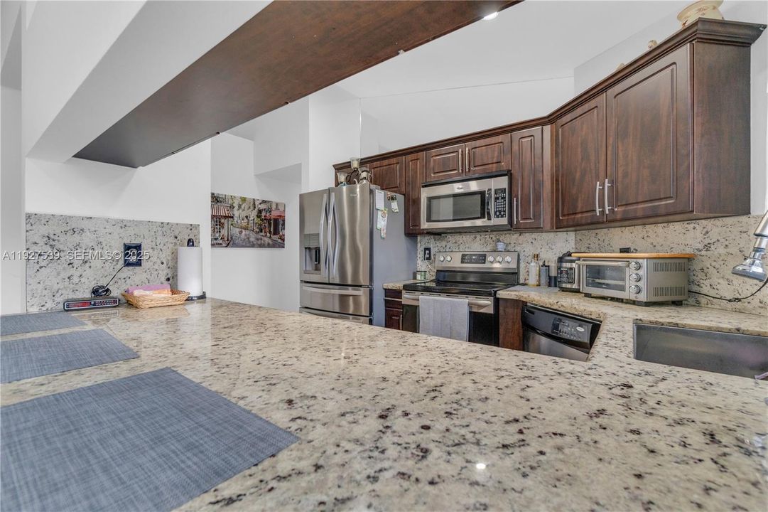 En Venta: $750,000 (4 camas, 2 baños, 2083 Pies cuadrados)