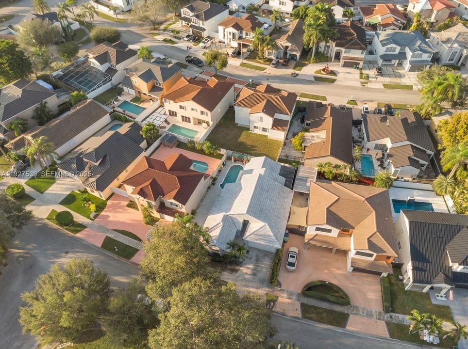 En Venta: $750,000 (4 camas, 2 baños, 2083 Pies cuadrados)