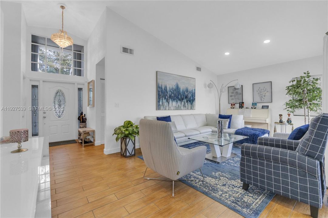 En Venta: $750,000 (4 camas, 2 baños, 2083 Pies cuadrados)