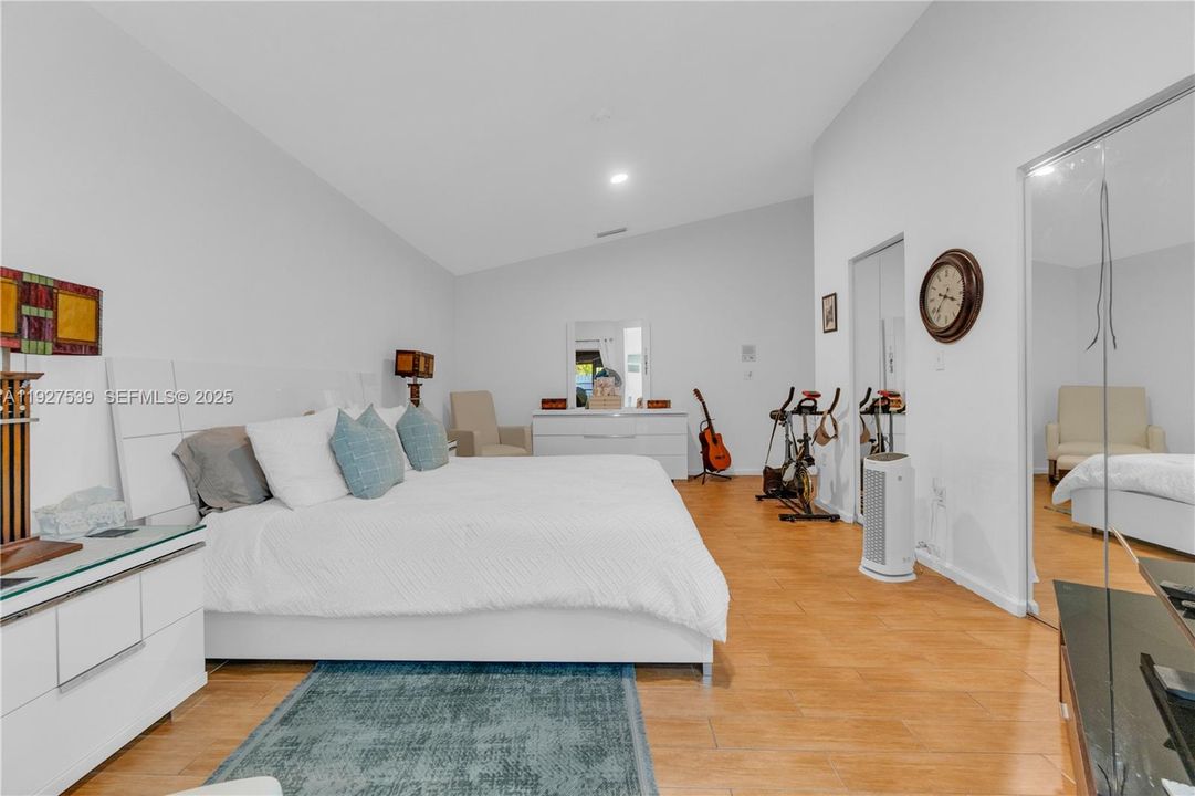 En Venta: $750,000 (4 camas, 2 baños, 2083 Pies cuadrados)