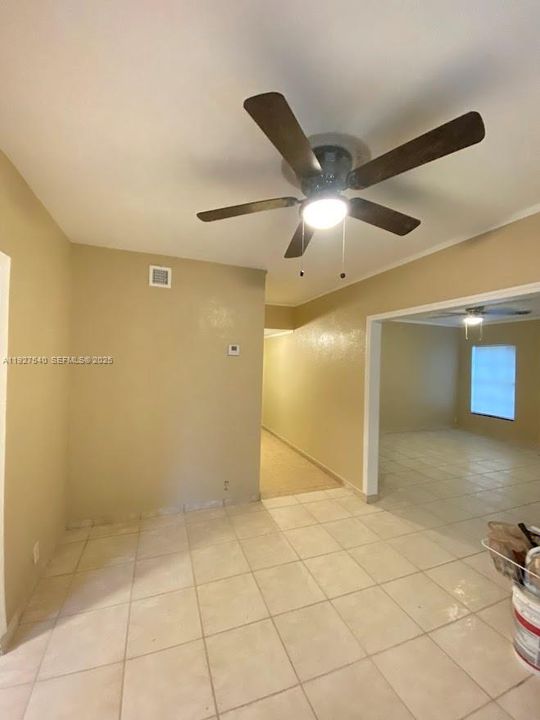 待售: $490,000 (2 贝兹, 1 浴室, 1203 平方英尺)