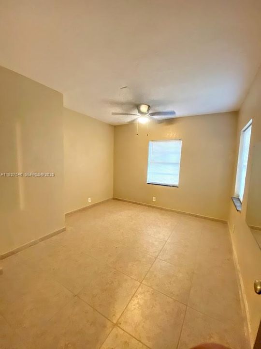 待售: $490,000 (2 贝兹, 1 浴室, 1203 平方英尺)