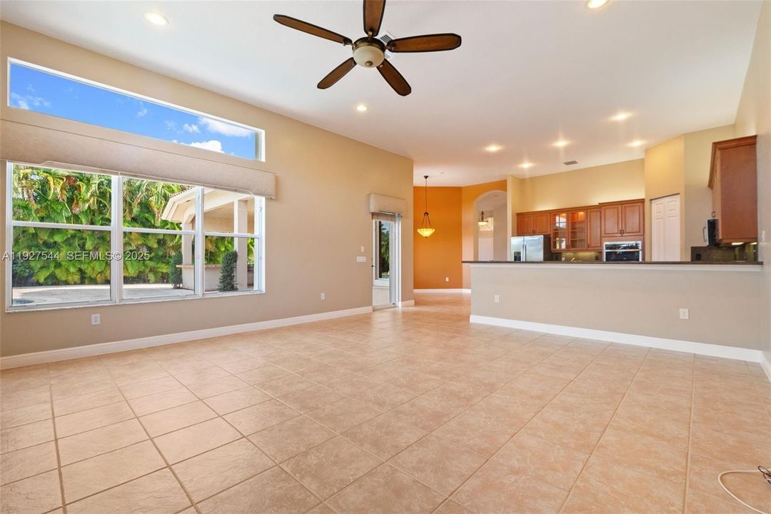 出租: $8,000 (4 贝兹, 4 浴室, 3502 平方英尺)