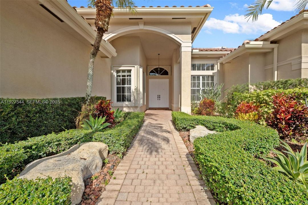 出租: $8,000 (4 贝兹, 4 浴室, 3502 平方英尺)