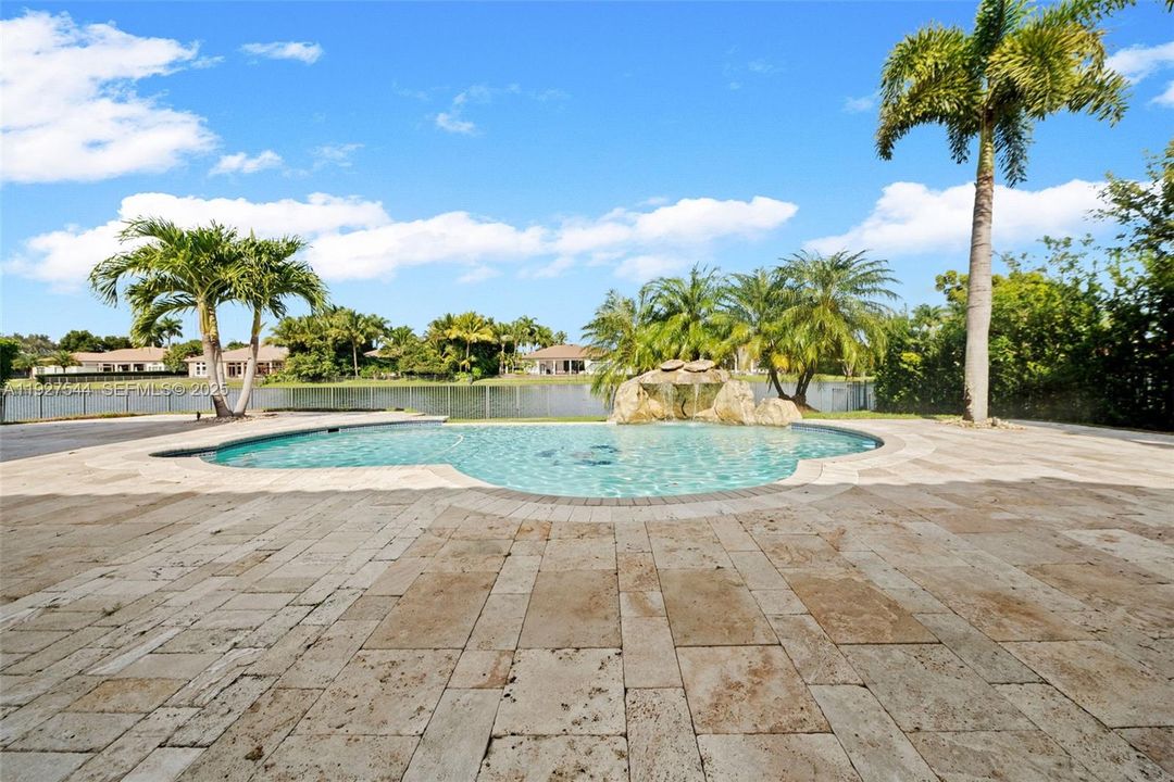 出租: $8,000 (4 贝兹, 4 浴室, 3502 平方英尺)