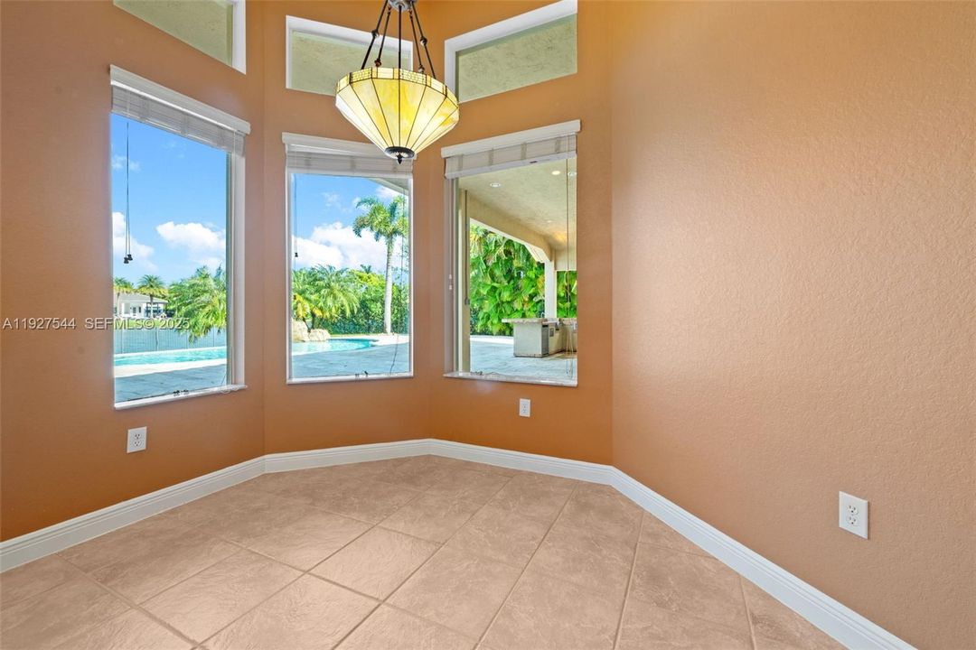 出租: $8,000 (4 贝兹, 4 浴室, 3502 平方英尺)