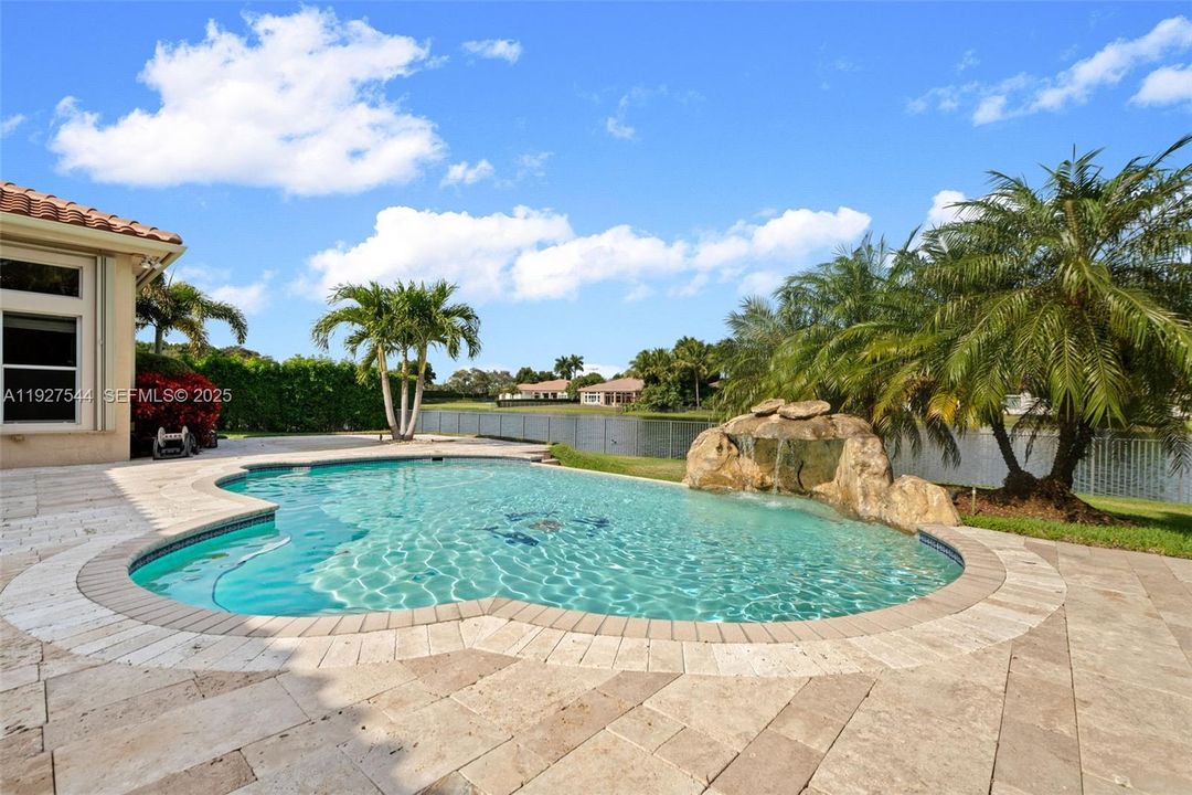 出租: $8,000 (4 贝兹, 4 浴室, 3502 平方英尺)