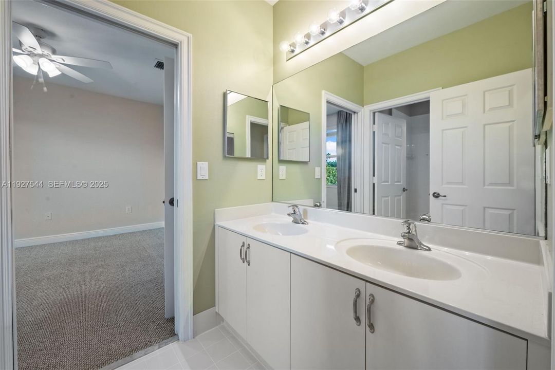 出租: $8,000 (4 贝兹, 4 浴室, 3502 平方英尺)