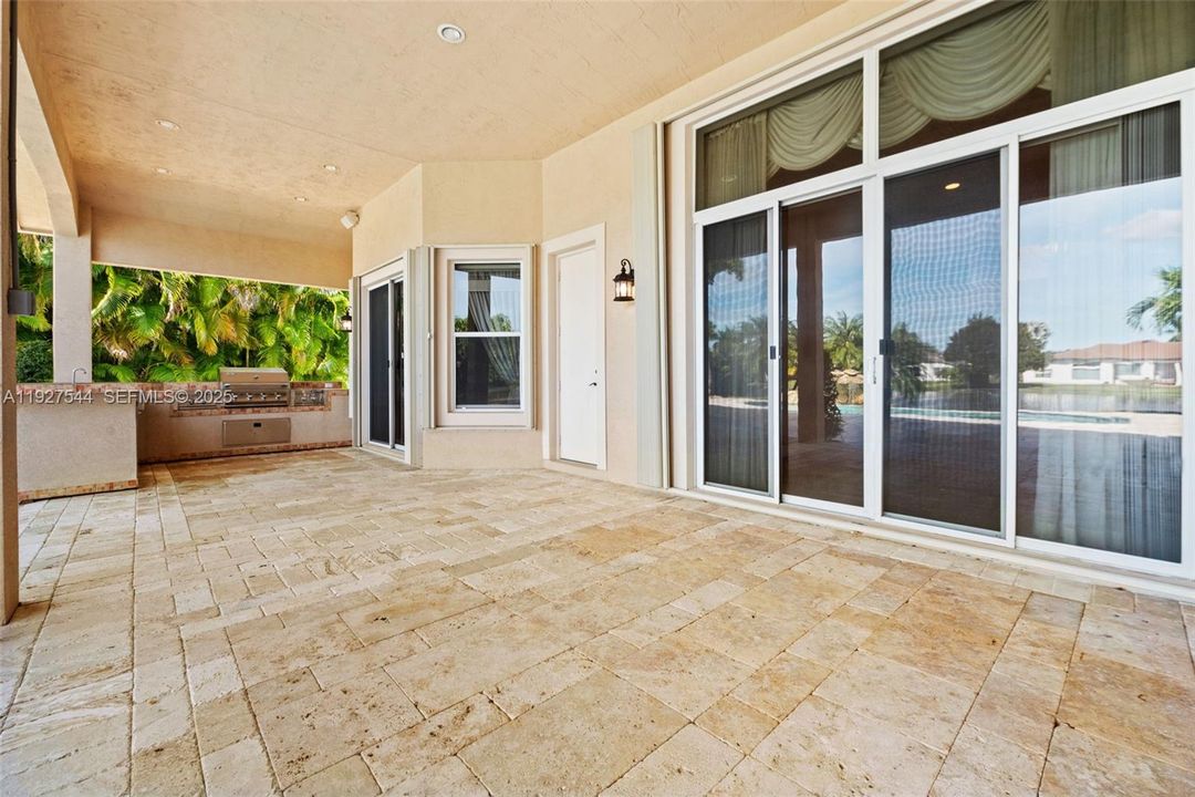 出租: $8,000 (4 贝兹, 4 浴室, 3502 平方英尺)