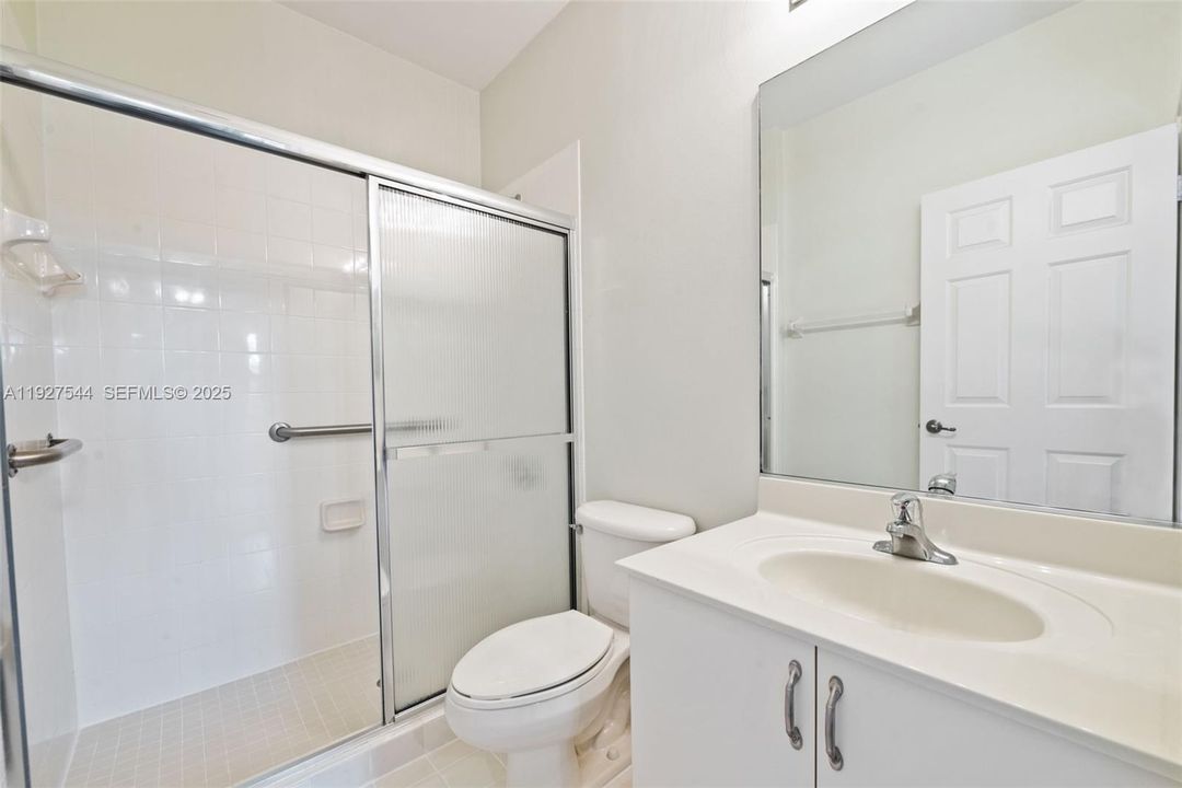 出租: $8,000 (4 贝兹, 4 浴室, 3502 平方英尺)