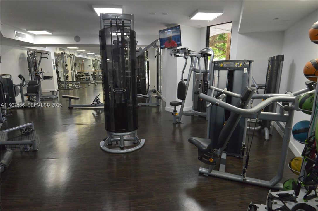 待售: $319,999 (2 贝兹, 2 浴室, 990 平方英尺)