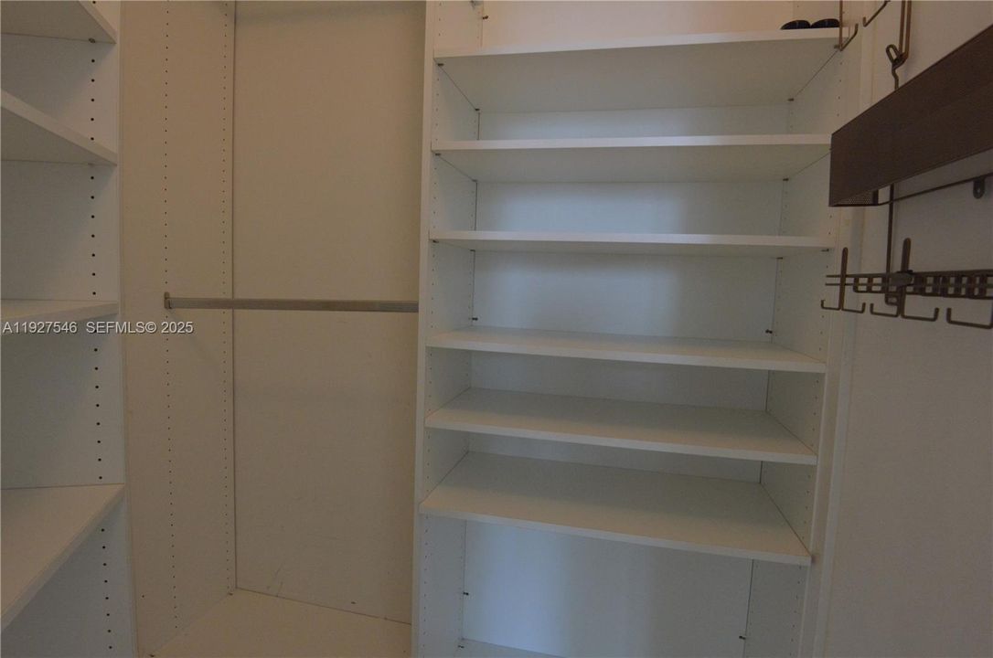 待售: $319,999 (2 贝兹, 2 浴室, 990 平方英尺)