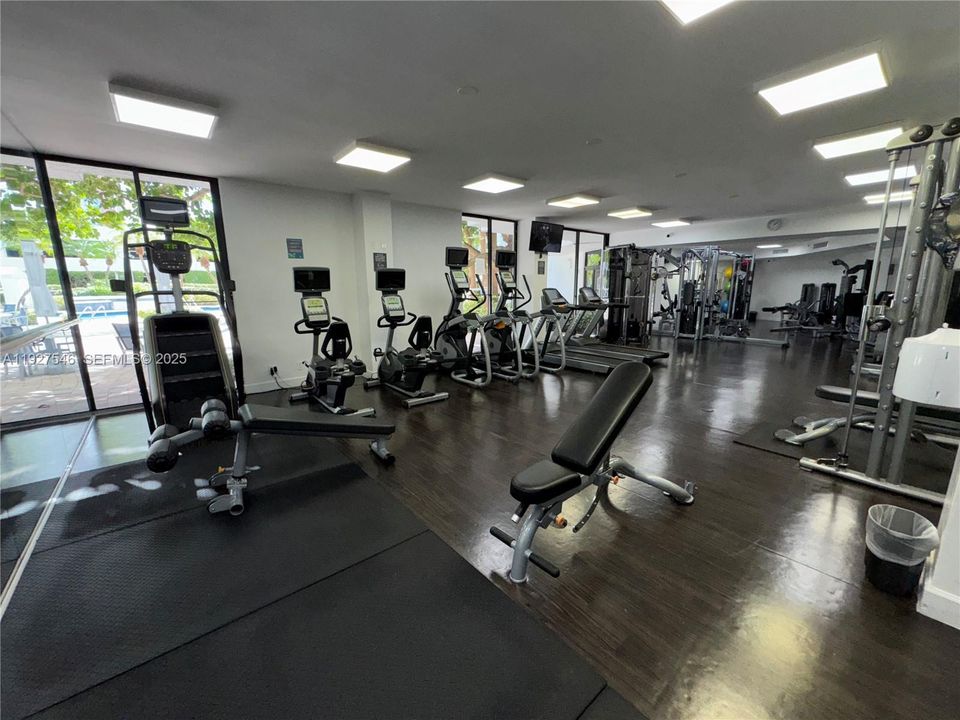 待售: $319,999 (2 贝兹, 2 浴室, 990 平方英尺)