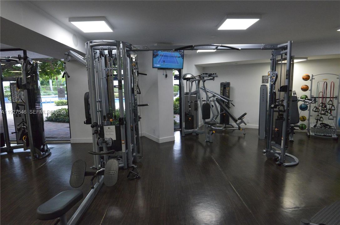 待售: $319,999 (2 贝兹, 2 浴室, 990 平方英尺)