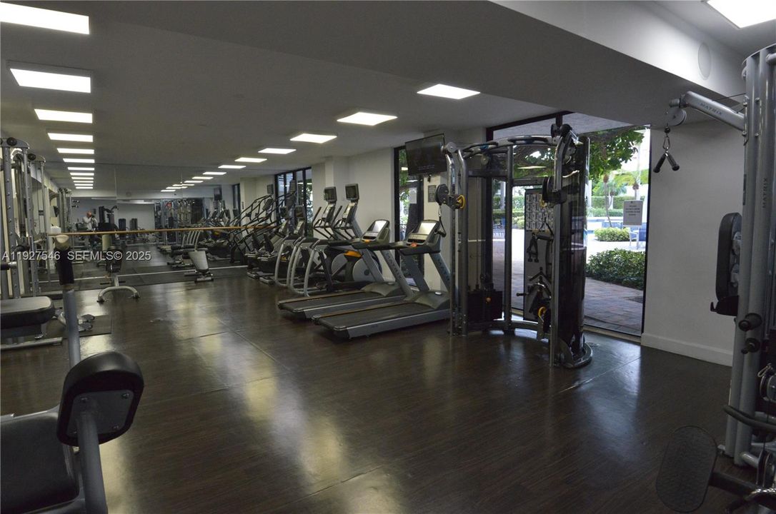 待售: $319,999 (2 贝兹, 2 浴室, 990 平方英尺)