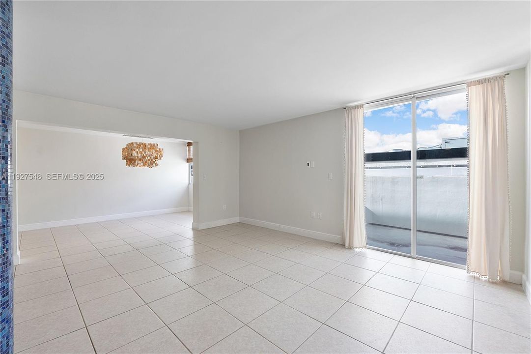 待售: $975,000 (2 贝兹, 1 浴室, 1475 平方英尺)