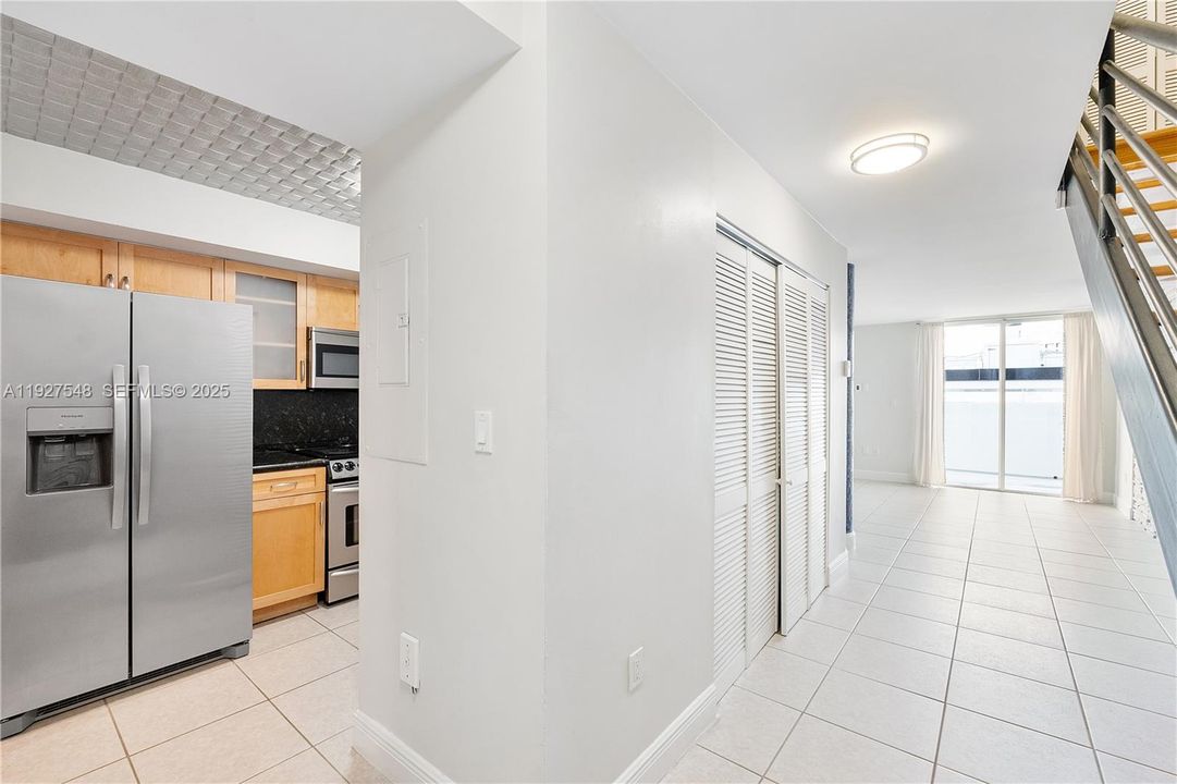 待售: $975,000 (2 贝兹, 1 浴室, 1475 平方英尺)