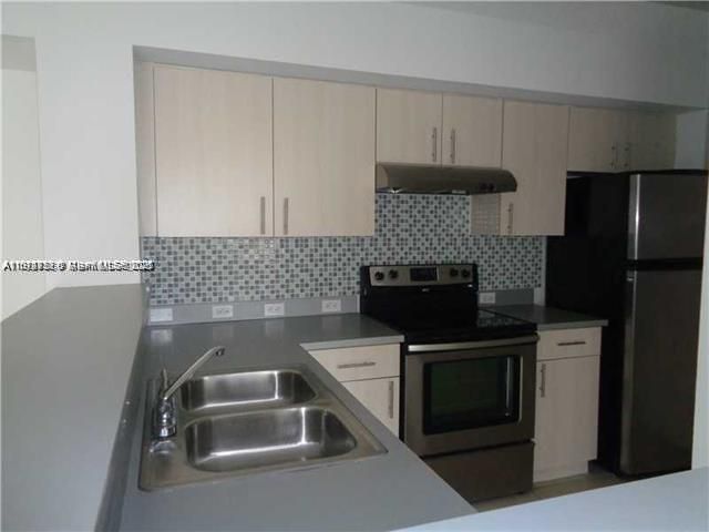 В аренду: $1,940 (2 спален, 1 ванн, 922 Квадратных фут)