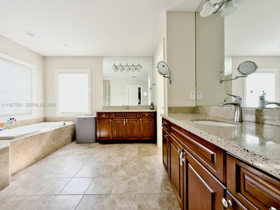 En Renta: $6,500 (5 camas, 4 baños, 2780 Pies cuadrados)