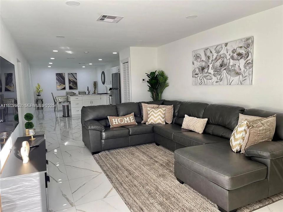 待售: $580,000 (2 贝兹, 2 浴室, 1300 平方英尺)