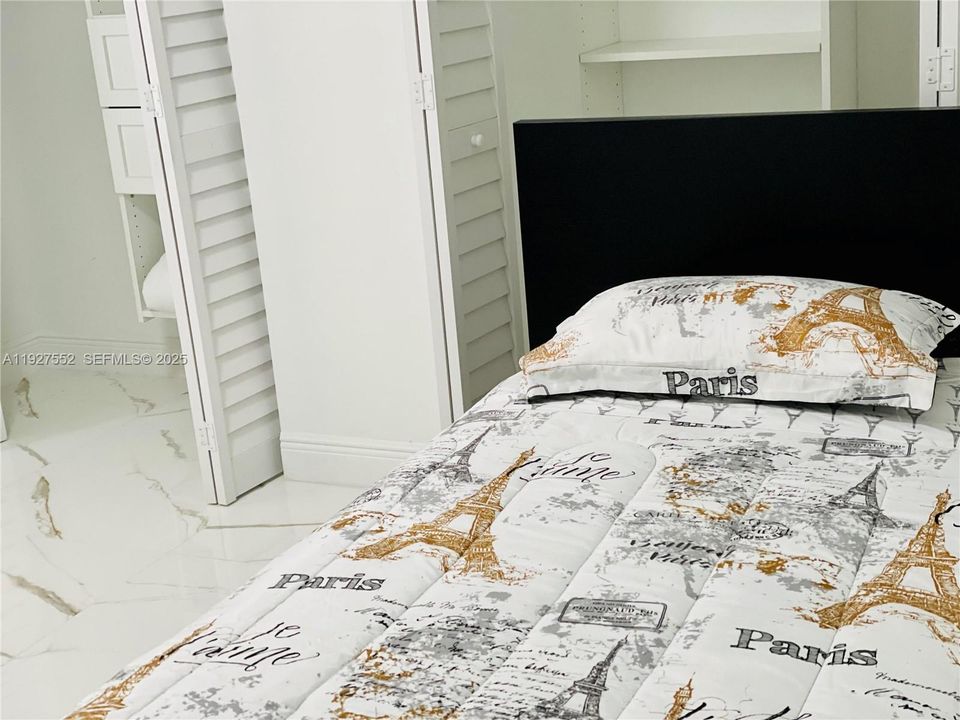 待售: $580,000 (2 贝兹, 2 浴室, 1300 平方英尺)