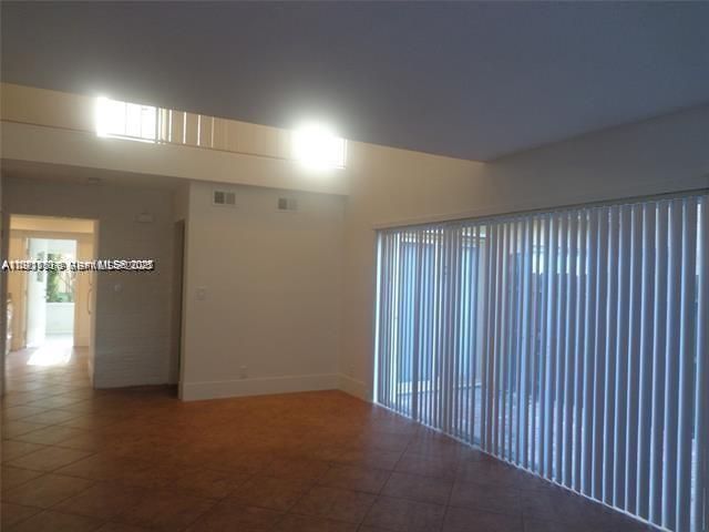 В аренду: $2,400 (3 спален, 2 ванн, 1330 Квадратных фут)