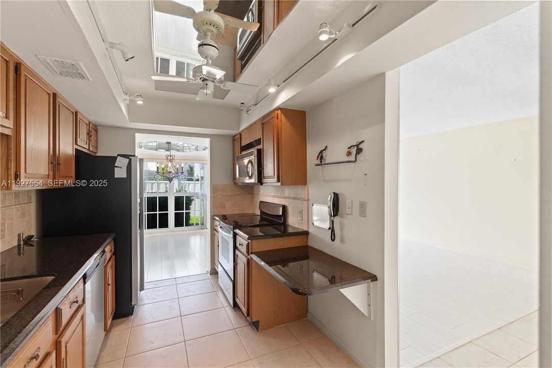 待售: $699,900 (3 贝兹, 2 浴室, 1618 平方英尺)