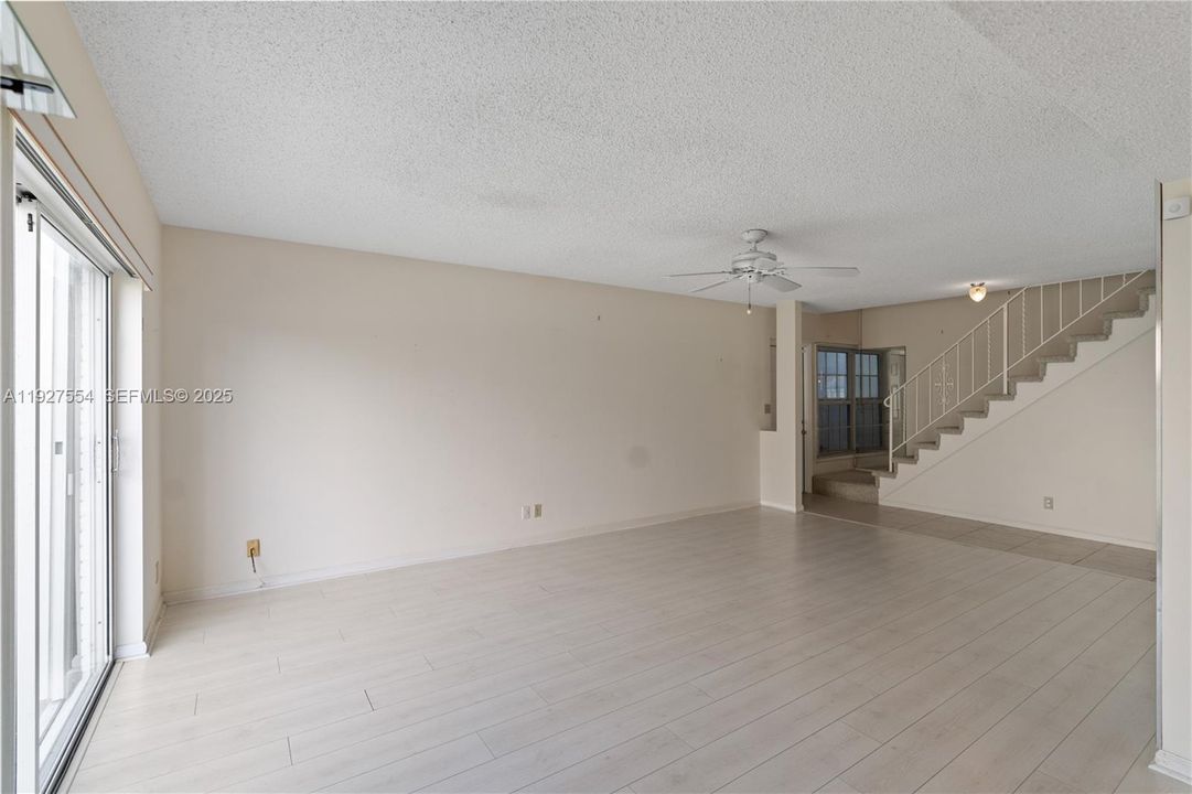 待售: $699,900 (3 贝兹, 2 浴室, 1618 平方英尺)