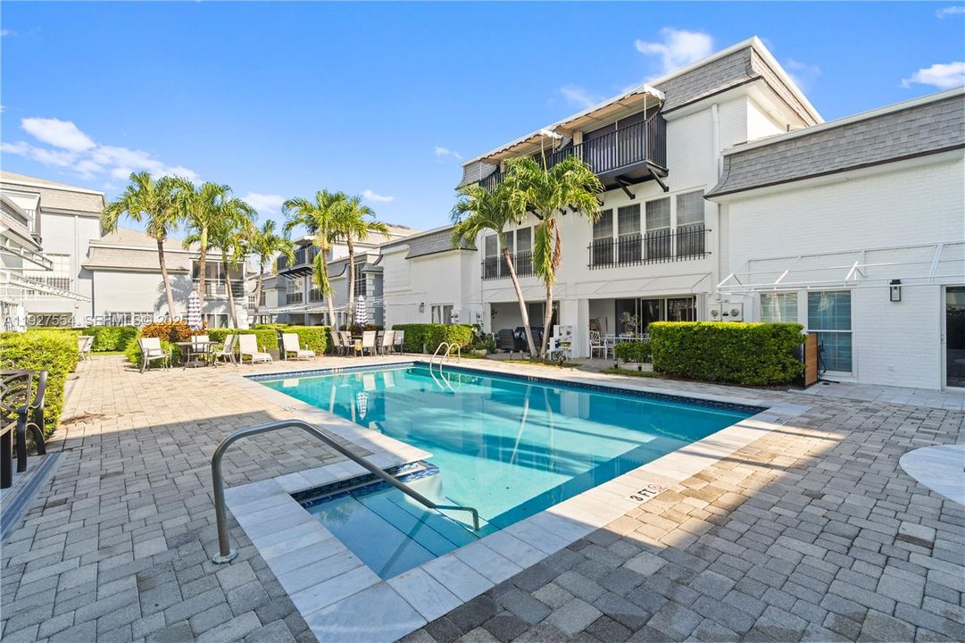 待售: $699,900 (3 贝兹, 2 浴室, 1618 平方英尺)