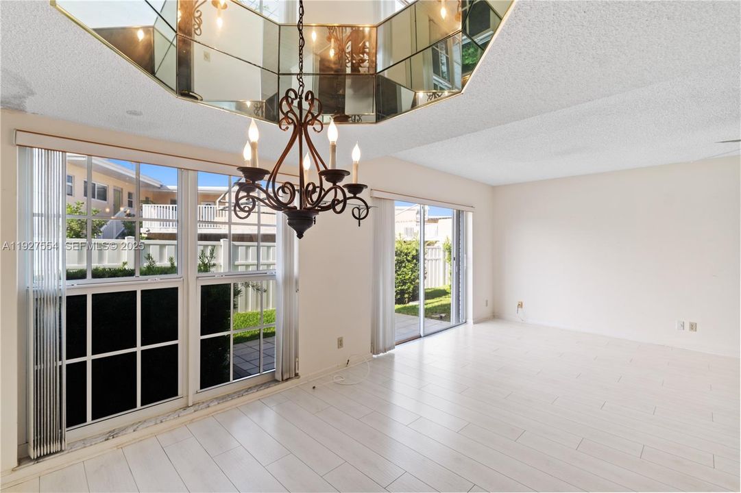 待售: $699,900 (3 贝兹, 2 浴室, 1618 平方英尺)