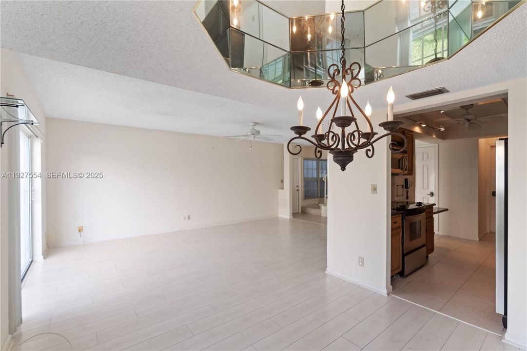 待售: $699,900 (3 贝兹, 2 浴室, 1618 平方英尺)