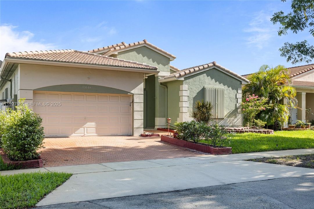 For Sale: $590,000 (3 beds, 2 baths, 1986 Square Feet)