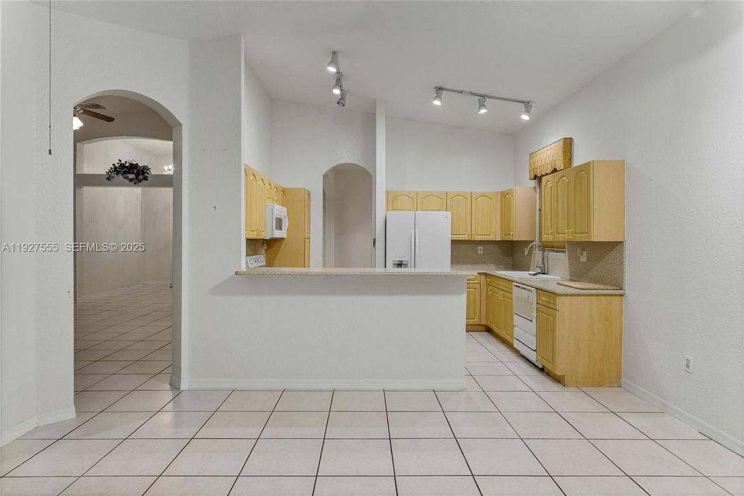 For Sale: $590,000 (3 beds, 2 baths, 1986 Square Feet)