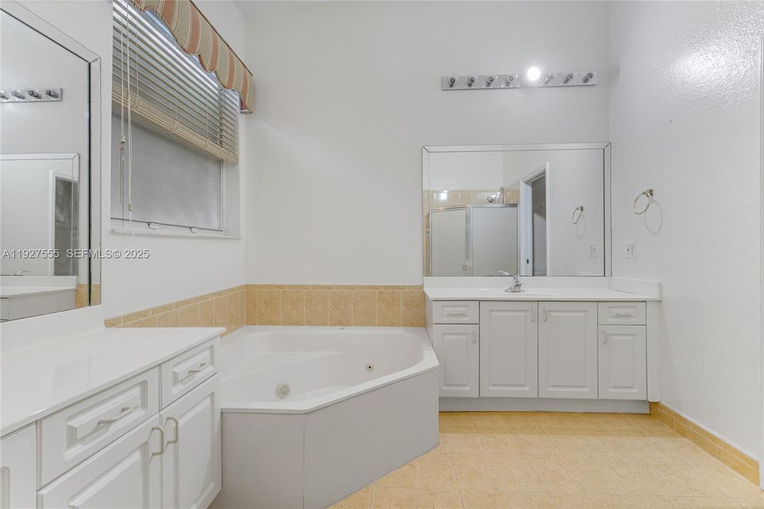 For Sale: $590,000 (3 beds, 2 baths, 1986 Square Feet)