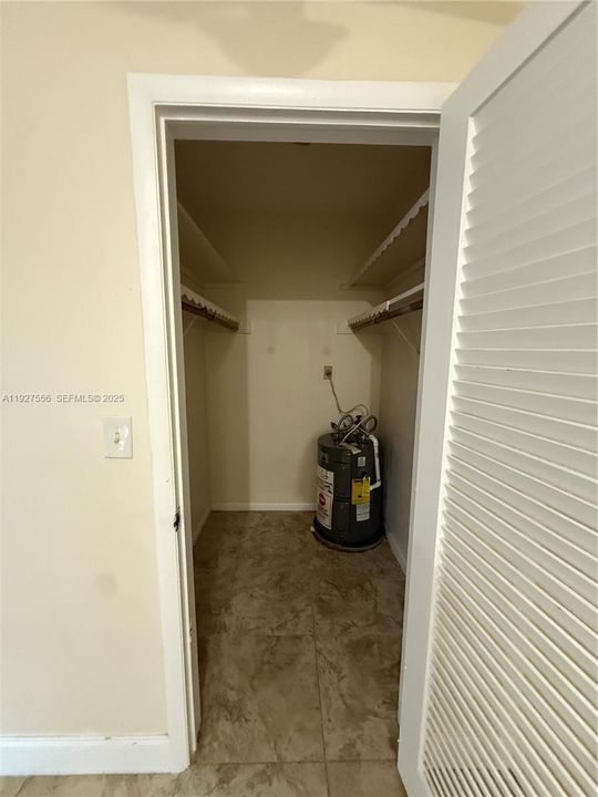 出租: $1,500 (1 贝兹, 1 浴室, 4334 平方英尺)