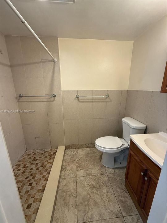 出租: $1,500 (1 贝兹, 1 浴室, 4334 平方英尺)