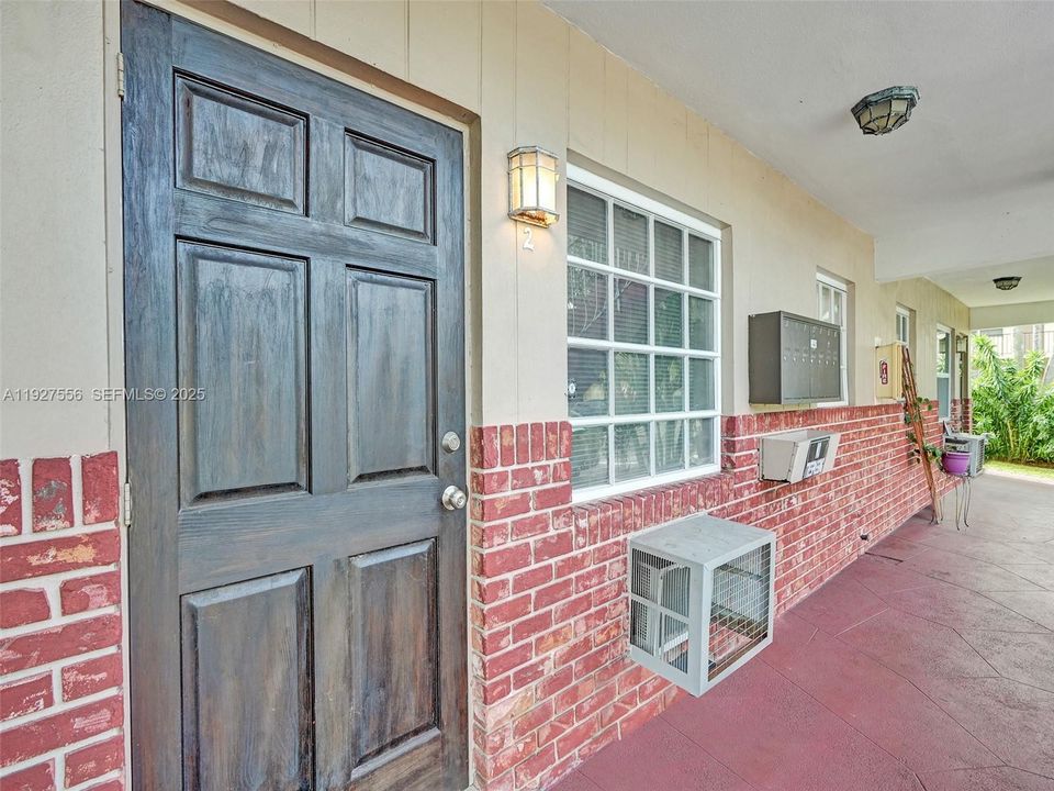 出租: $1,500 (1 贝兹, 1 浴室, 4334 平方英尺)