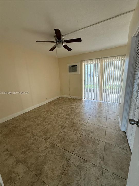 出租: $1,500 (1 贝兹, 1 浴室, 4334 平方英尺)