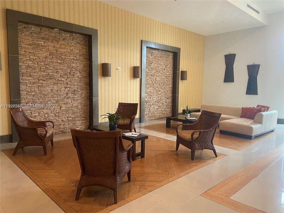 В аренду: $2,700 (2 спален, 2 ванн, 1005 Квадратных фут)