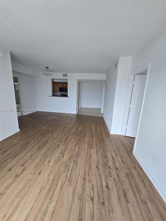 В аренду: $2,700 (2 спален, 2 ванн, 1005 Квадратных фут)