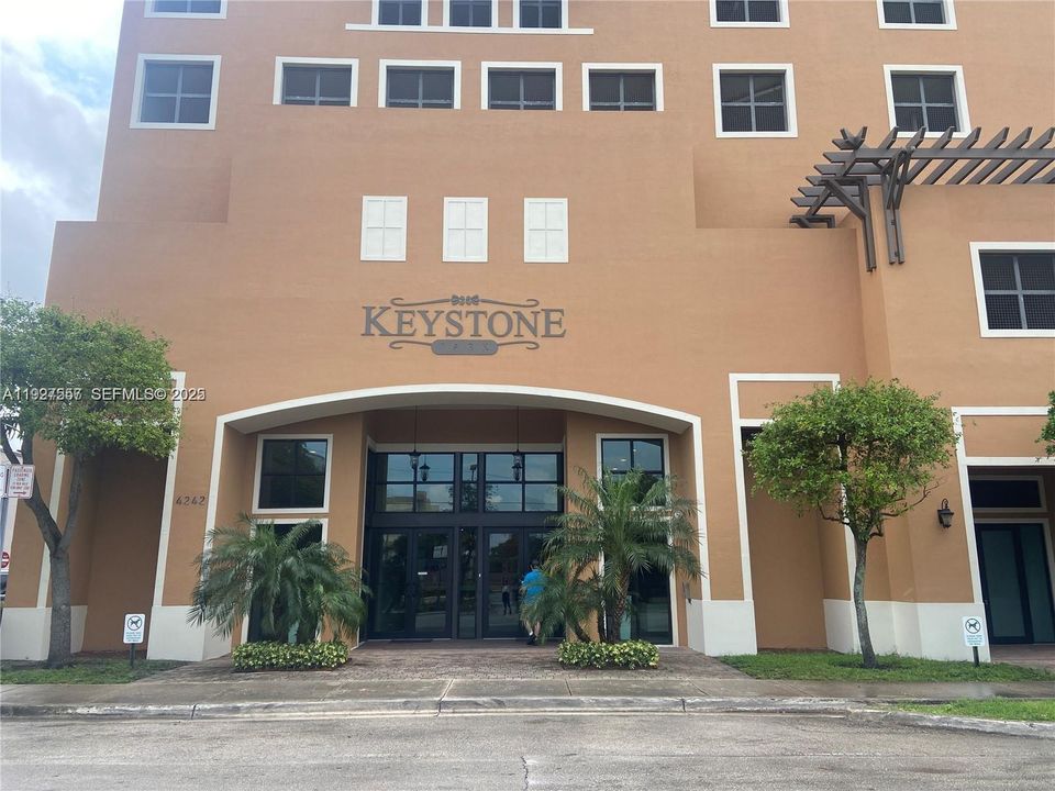 В аренду: $2,700 (2 спален, 2 ванн, 1005 Квадратных фут)