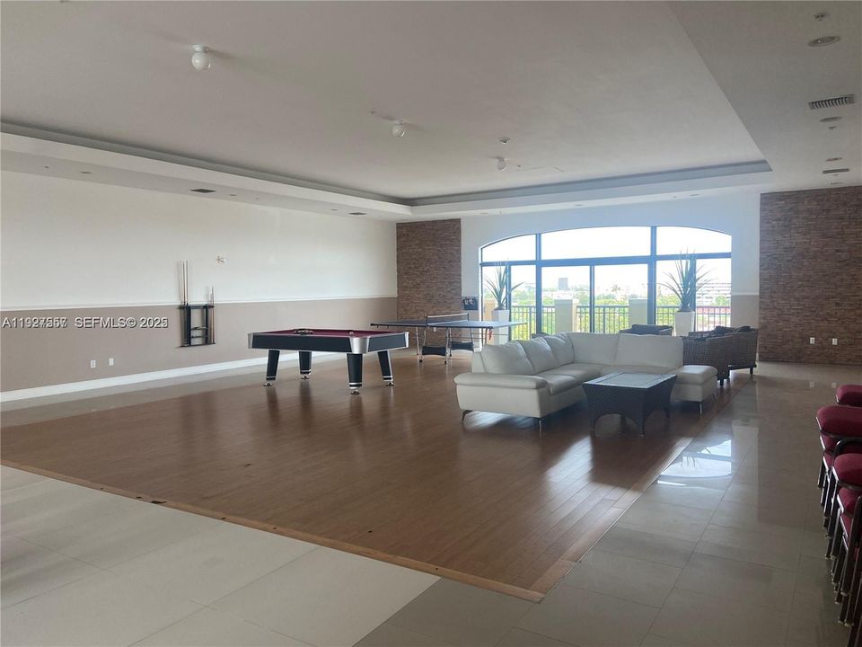 В аренду: $2,700 (2 спален, 2 ванн, 1005 Квадратных фут)