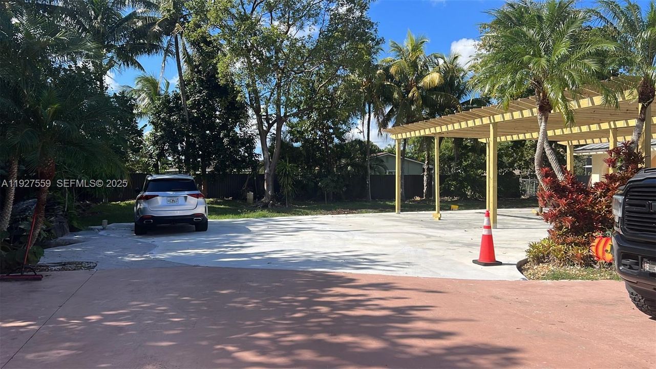 For Sale: $1,600,000 (6 beds, 4 baths, 4891 Square Feet)