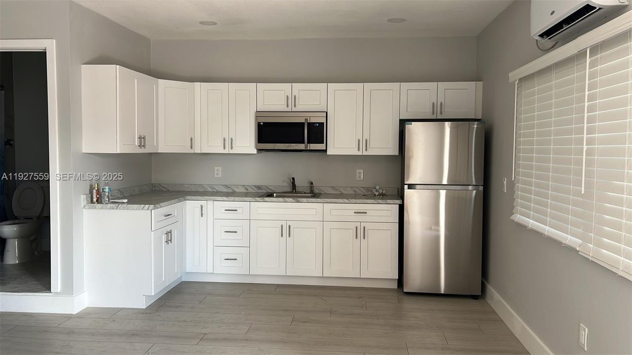 For Sale: $1,600,000 (6 beds, 4 baths, 4891 Square Feet)