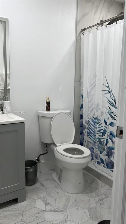 For Sale: $1,600,000 (6 beds, 4 baths, 4891 Square Feet)