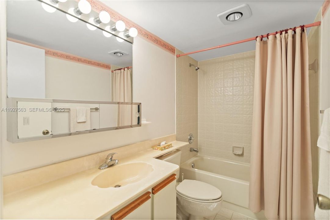 En Venta: $229,900 (2 camas, 2 baños, 1190 Pies cuadrados)