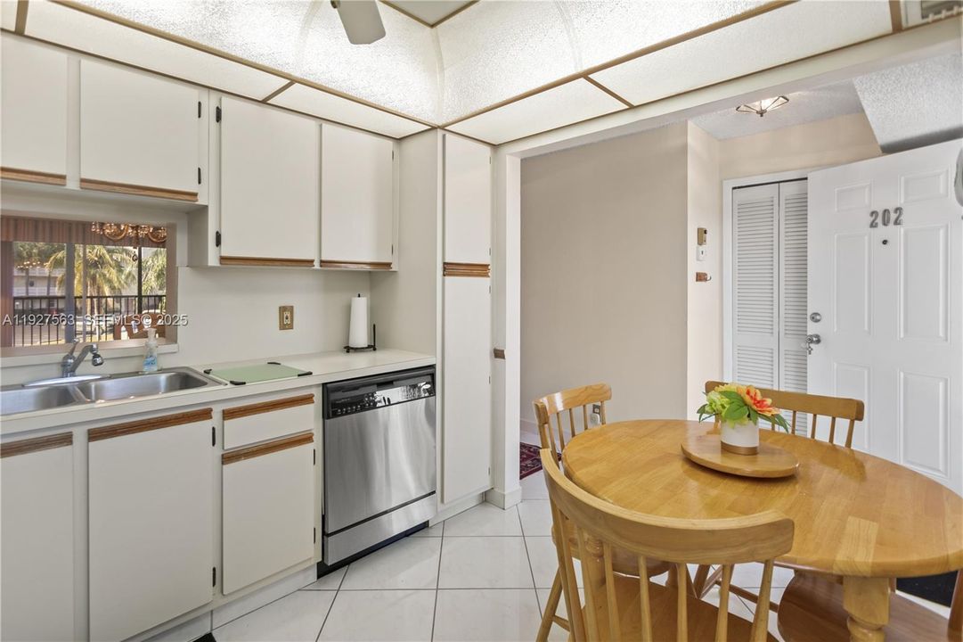 En Venta: $229,900 (2 camas, 2 baños, 1190 Pies cuadrados)