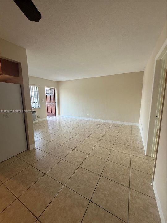 出租: $1,500 (1 贝兹, 1 浴室, 4334 平方英尺)