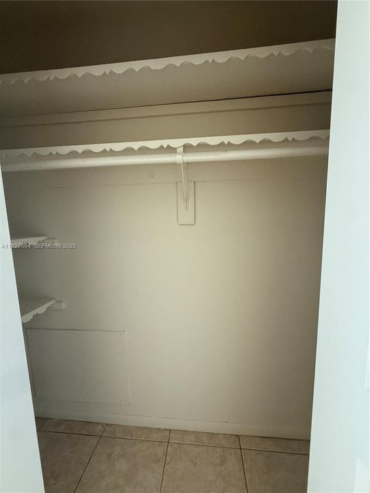 出租: $1,500 (1 贝兹, 1 浴室, 4334 平方英尺)