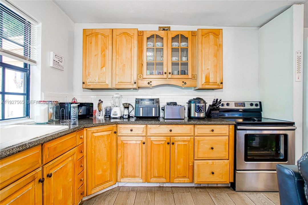 For Sale: $649,000 (0 beds, 0 baths, 2113 Square Feet)